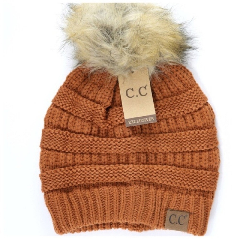 NWT c.c knit faux fur pom beanie hat in rust
